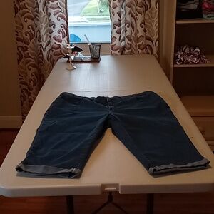 Women's jean capris with pockets, button and zip up fly, Riders by Lee